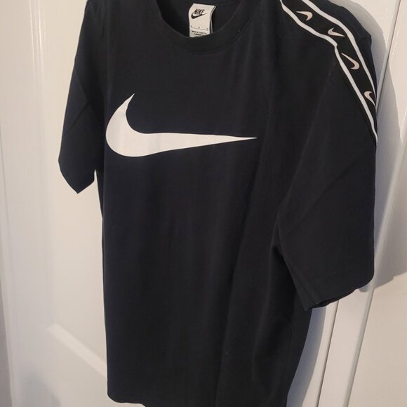 🔥 FOR SALE: Nike T-Shirt – Size M, Black 🔥 - Picture 8 of 10